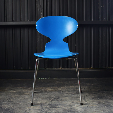 アントチェア　青色