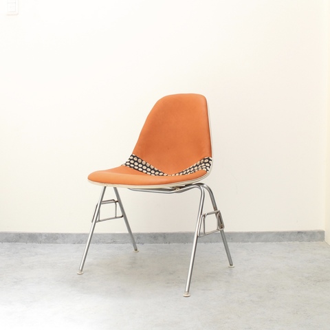 ハーマン・ミラー社　イームズ　本革　サイドシェルチェア