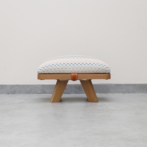 『kakumoko』mini  stool 座椅子/ ribbon & oak（無垢材）