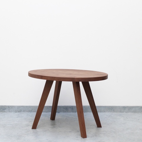 oval low table / walnut（無垢材）
